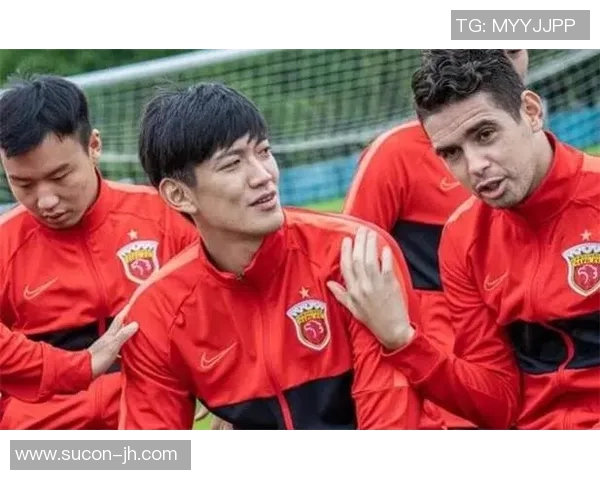 上港与首尔激战正酣比分悬念迭起引发球迷热议 上港与首尔激战正酣比分悬念迭起引发球迷热议