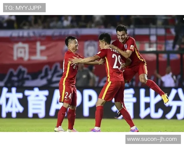 上港与恒大对决裁判表现引发争议球迷热议判罚尺度与公平性 上港与恒大对决裁判表现引发争议球迷热议判罚尺度与公平性